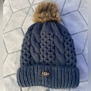 Womens UGG blue winter hat with fur pom on top and fuzzy on the inside